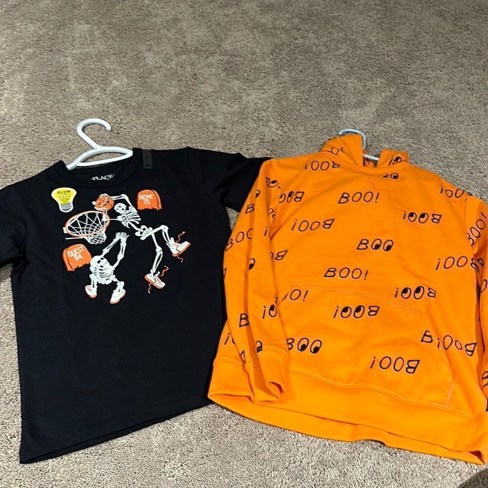 BOO! Boys Halloween bundle! Tshirt and sweatshirt! Size small